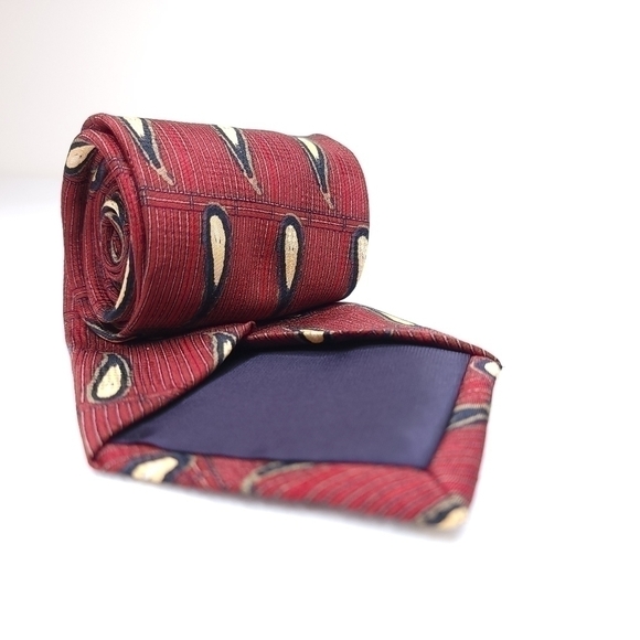 Muse's silk vintage men's red tie with classy abstract teardrop pattern - Picture 15 of 15